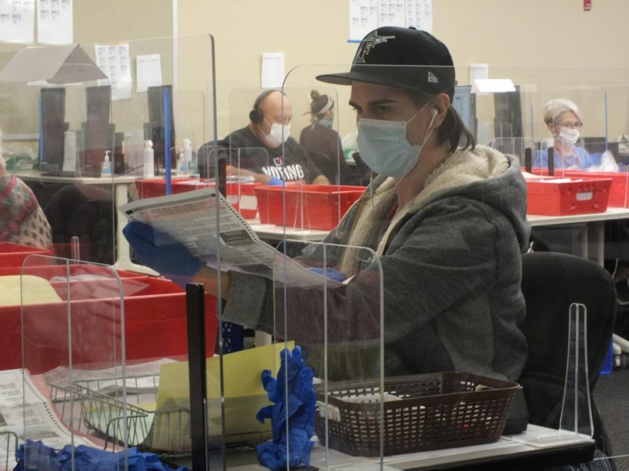 A Sacramento county poll worker helps check and tabulate ballots on Election Day, Tuesday Nov. 3, 2020.Poll workers and voters were required to wear mask to enter the Sacramento County Registers offices. (Photo by Irvis Orozco)