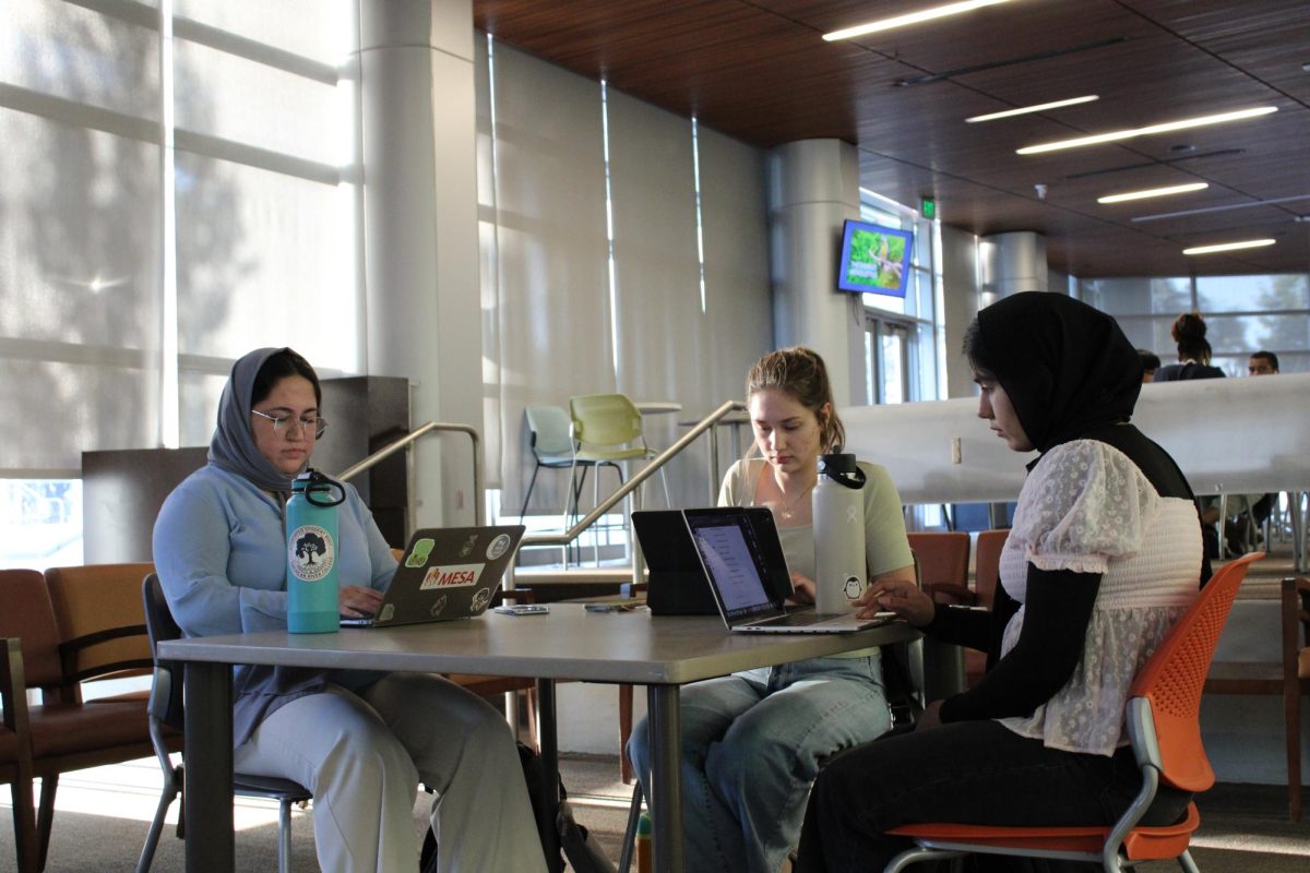 Sapeidah Saeedi (left), Elizabeth Cherniyavskiy (center), and Soraya Amin (right) in the Student Center, getting work done between their academic and ASB responsibilities. (Photo by William Forseth)