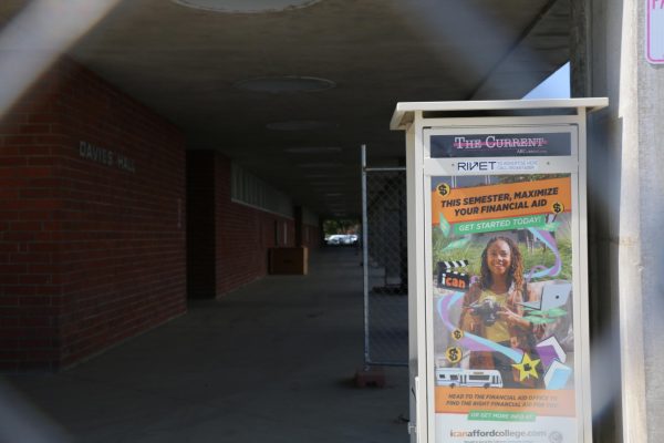 Davies Hall has been fenced off since its closing on Sept. 8, 2023. Photo by Carter Chitiva)

